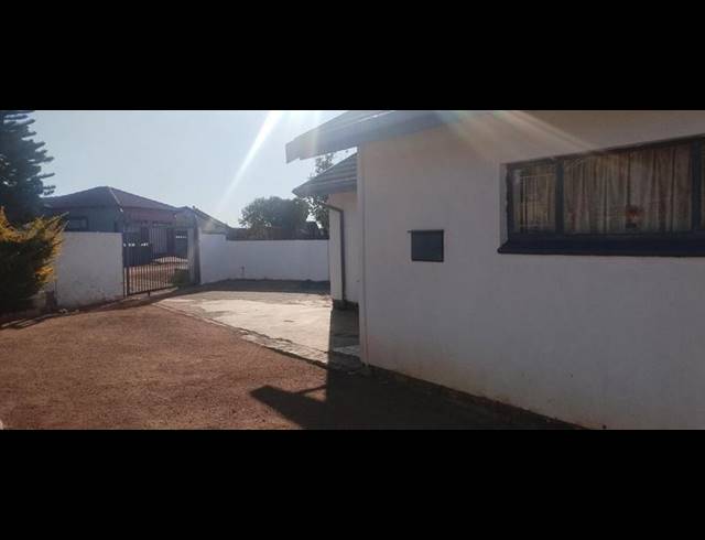 4 BEDROOM HOUSE FOR SALE IN SOSHANGUVE DD
